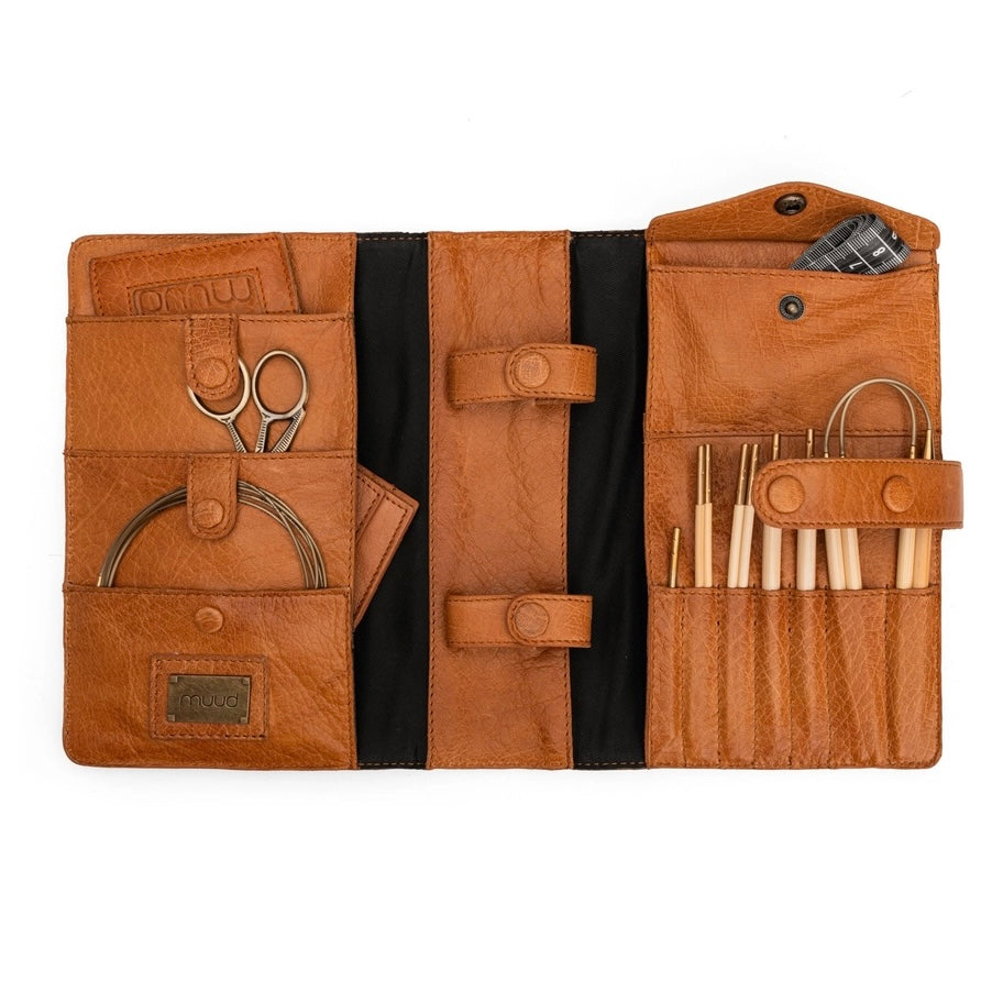 MUUD Carita Needle Binder- Whisky