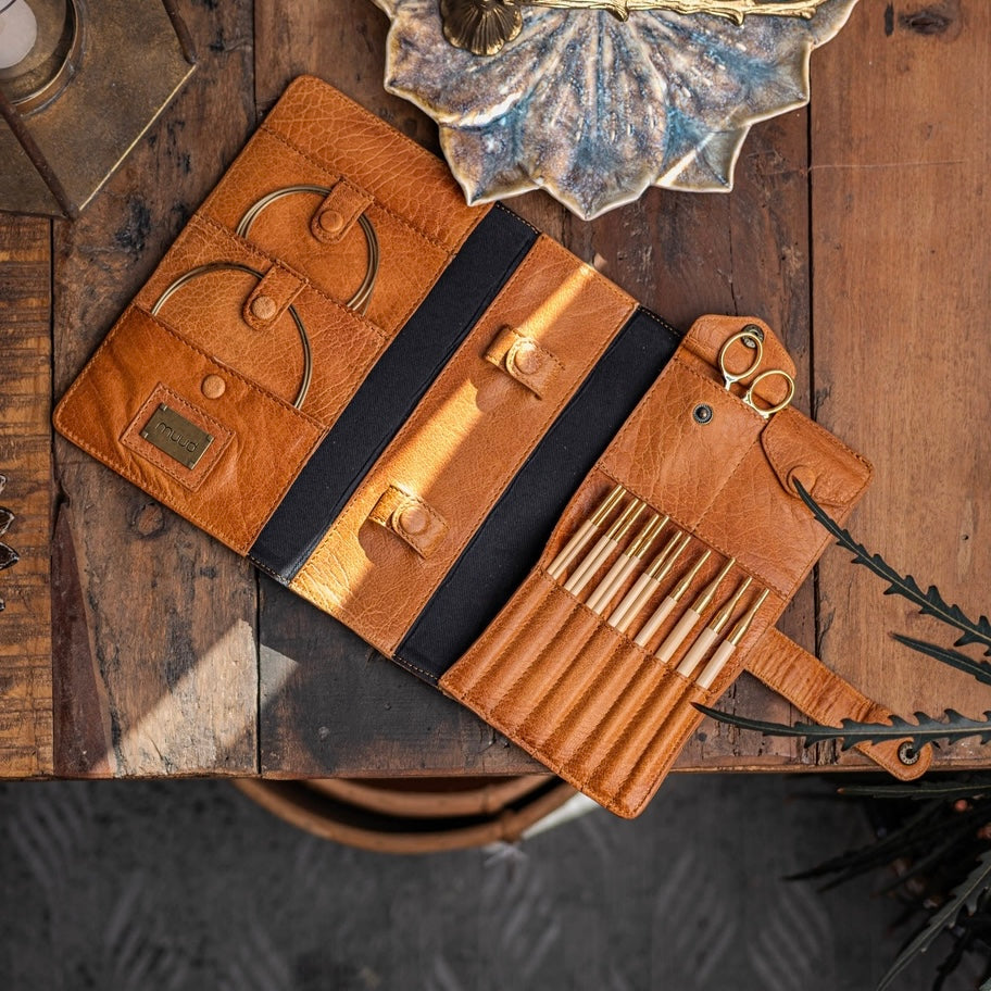 MUUD Carita Needle Binder- Black